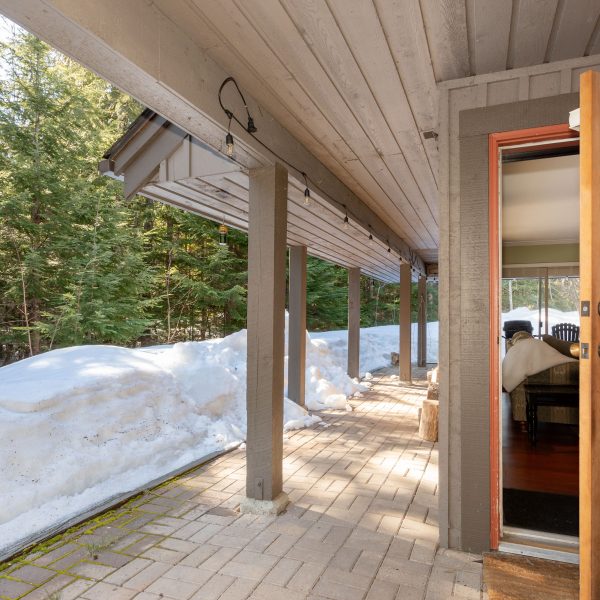 Wrap-around patio leading to lots of green space